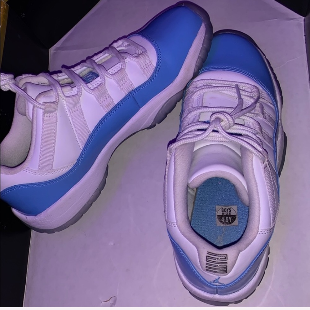 Air Jordan 11’s retro university blue